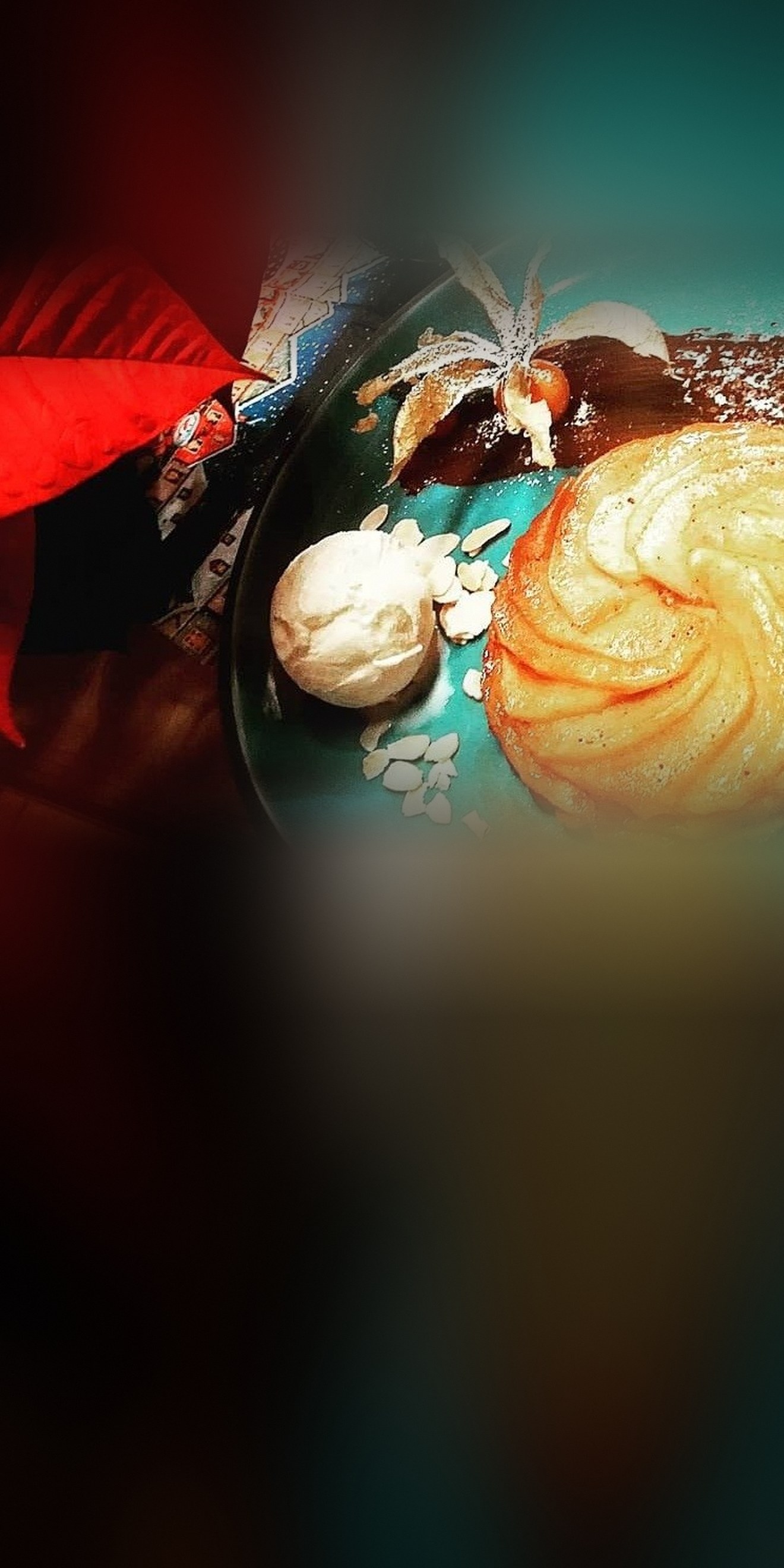 Karštas obuolių tarte tatin su karamele ir ledais